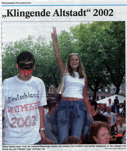 Fans vor der Bühne